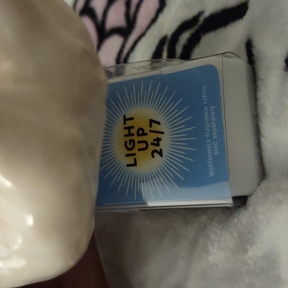 🍎 Hidden skull in red apple BBW wallflower nightlight plug 🍎 - Picture 3 of 3